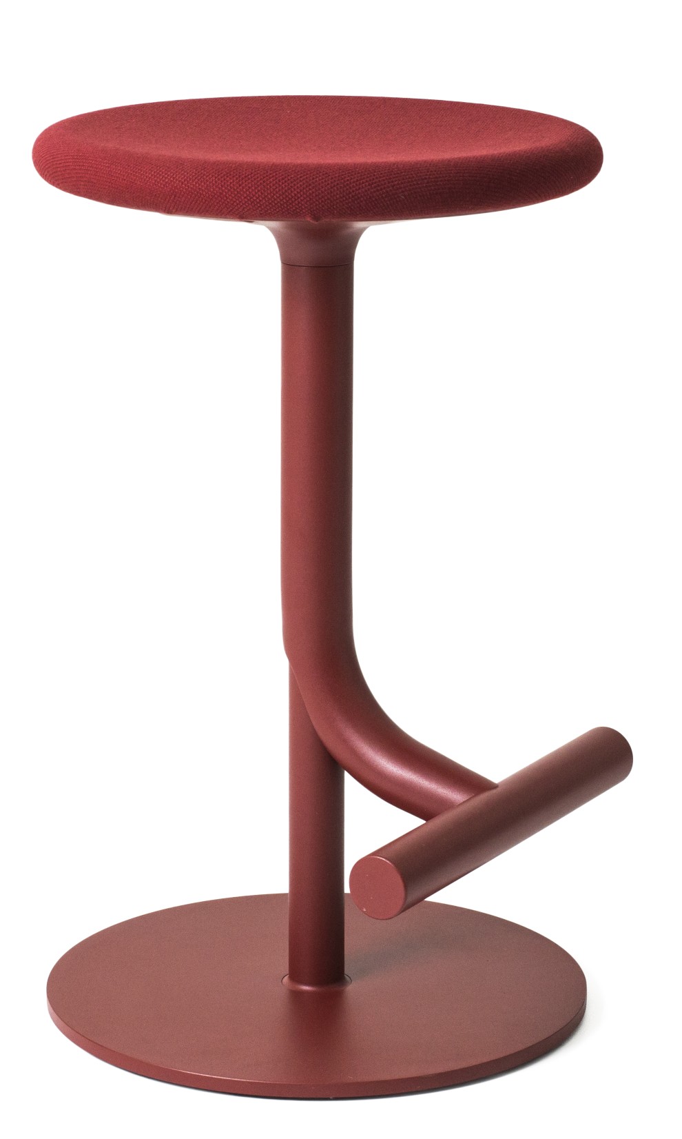Roter Tibu Stool Hocker von Magis mit Fußstütze und rundem Sitzpolster, freigestellt.