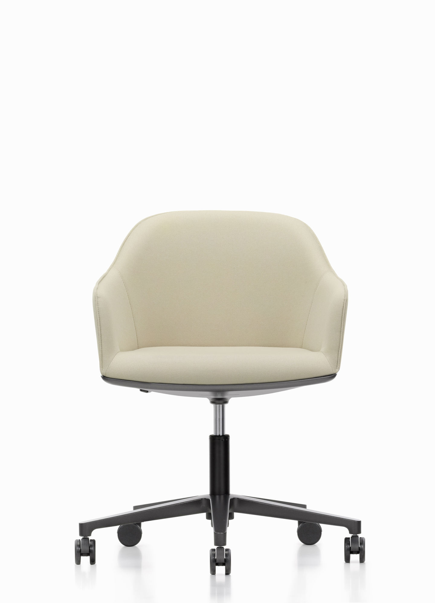 Beiger Softshell Chair Drehstuhl von Vitra mit Fünfsternfuß und Rollen, Frontansicht.