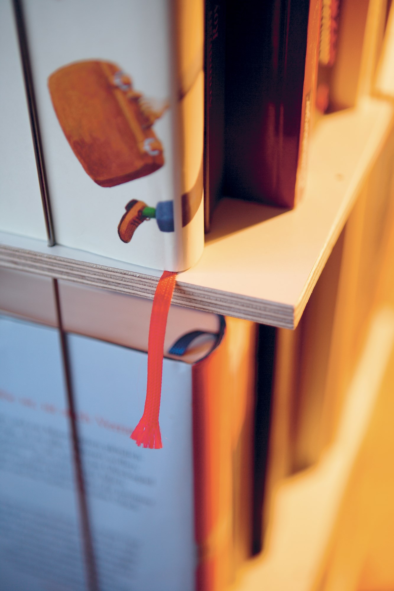 Buchstabler Bücherturm, DVD-Regal Nils Holger Moormann