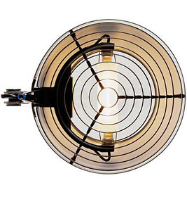 Elle LED Stehleuchte: Detailaufnahme des runden Lampenschirms mit filigranem, schwarzem Metallgestell und warmem Licht.