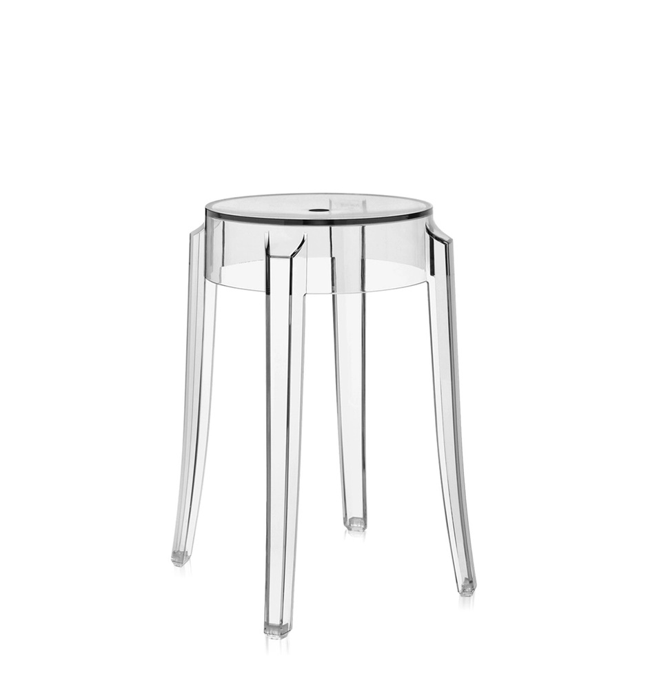 Klarer Kartell Hocker, Modell Charles Ghost, aus transparentem Kunststoff mit vier Beinen.