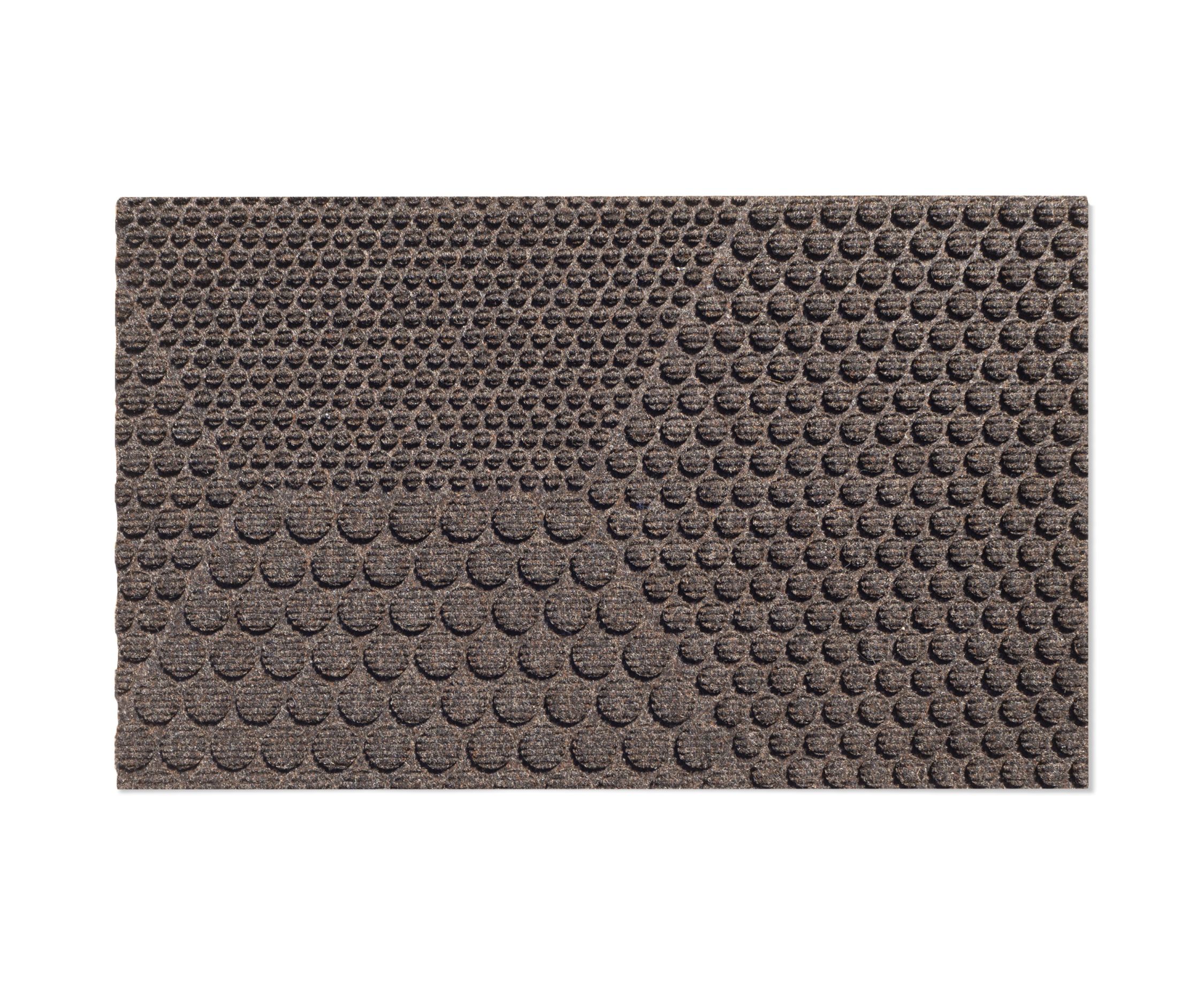 Hex Fußmatte Soil von Heymat, braune Schmutzfangmatte mit Noppenstruktur für den Innen- und Außenbereich.