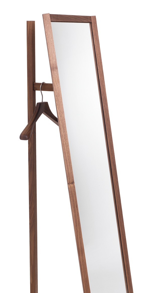 Schönbuch Club Standspiegel mit Garderobe aus Holz, inklusive Kleiderbügel, für Flur und Ankleide.