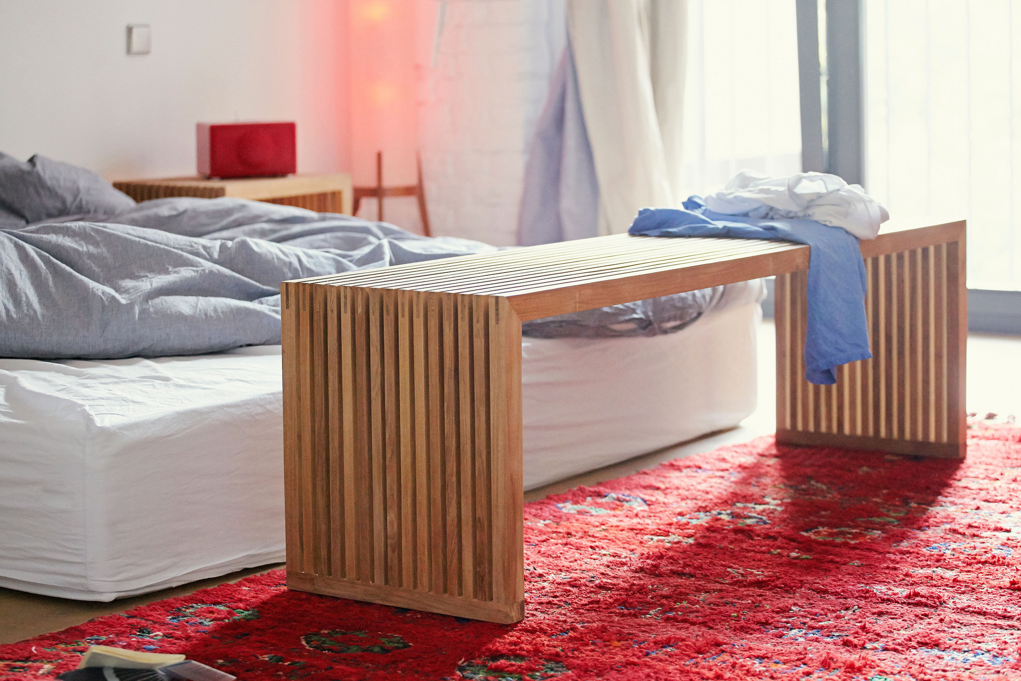 Tivoli Bank Natur von Jan Kurtz, Breite 150 cm, aus Holz im Schlafzimmer.