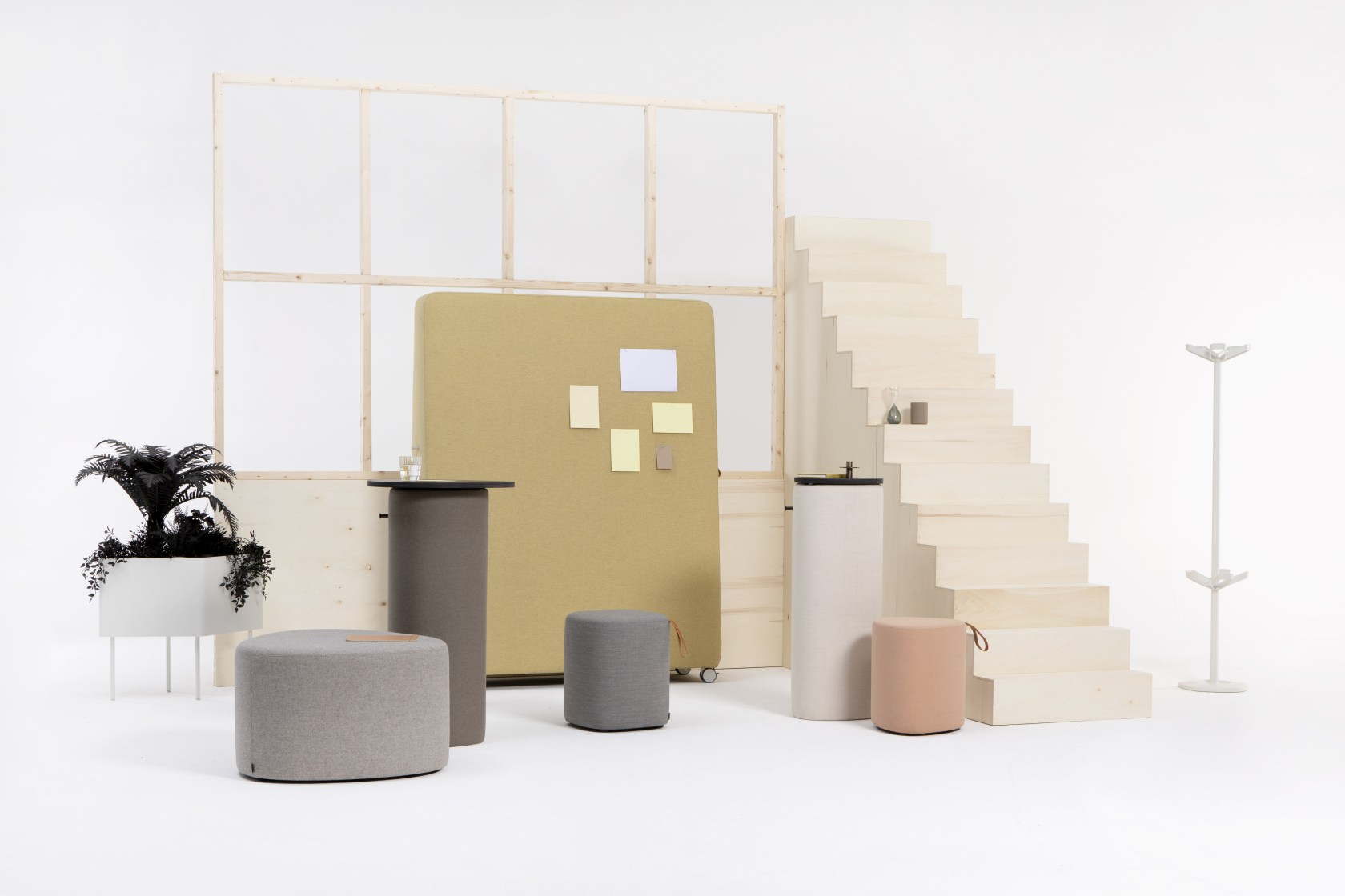 Pully Triangular Hocker Cascando