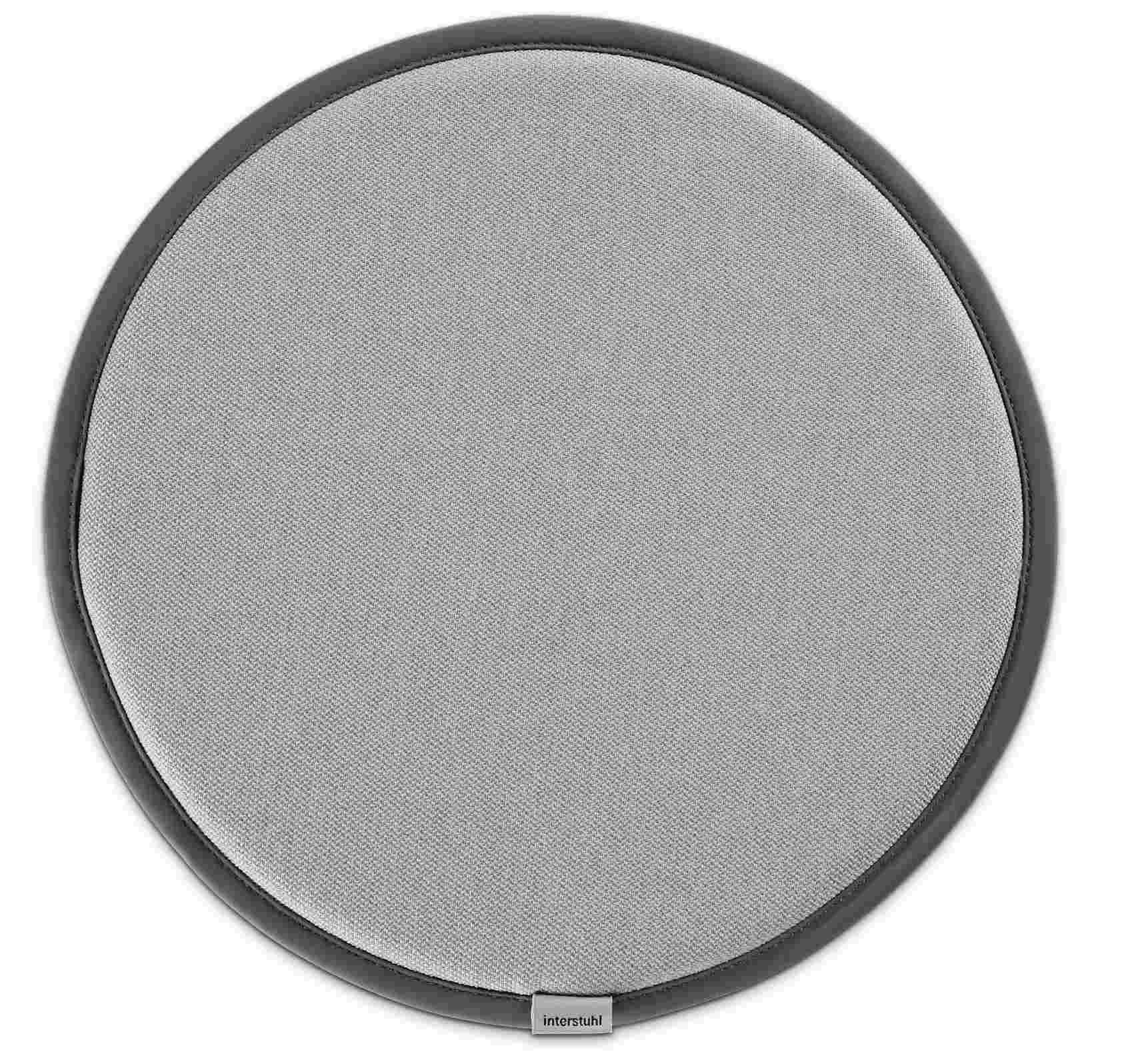 Hellgraues Sitzkissen für Interstuhl Up Hocker, runde Form mit dunklem Rand.