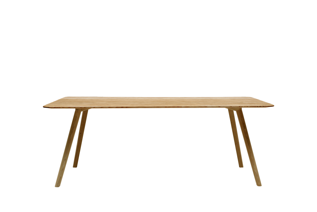 MEYER Tisch Large OUT: Rechteckiger Esstisch aus hellem Holz mit schrägen Beinen.