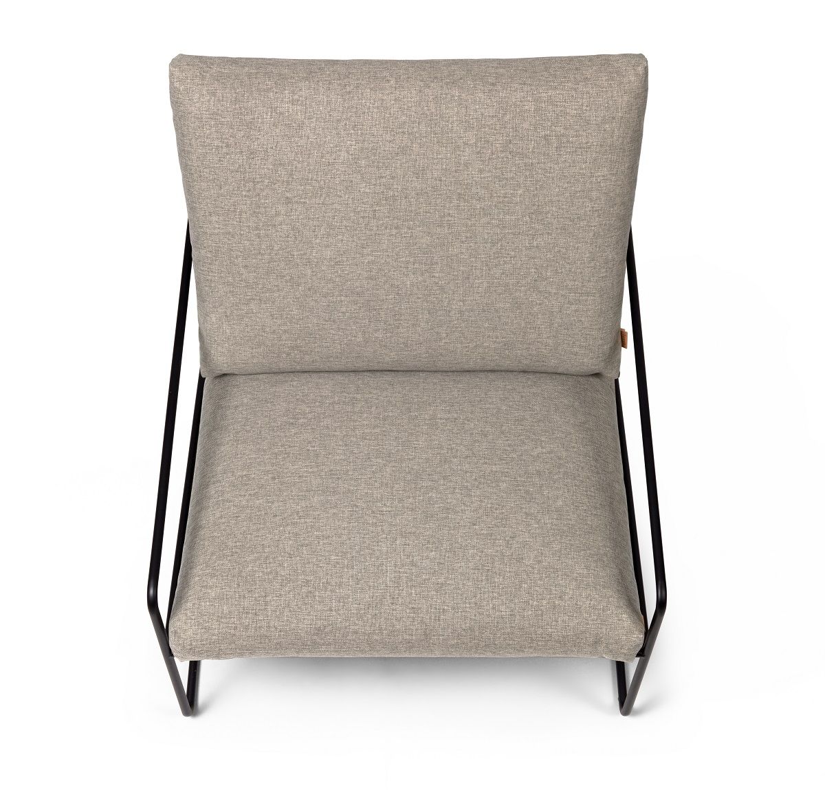 Desert Outdoor Sessel von Ferm Living, ein bequemer 1-Sitzer mit schwarzem Metallgestell und beigem Stoff.