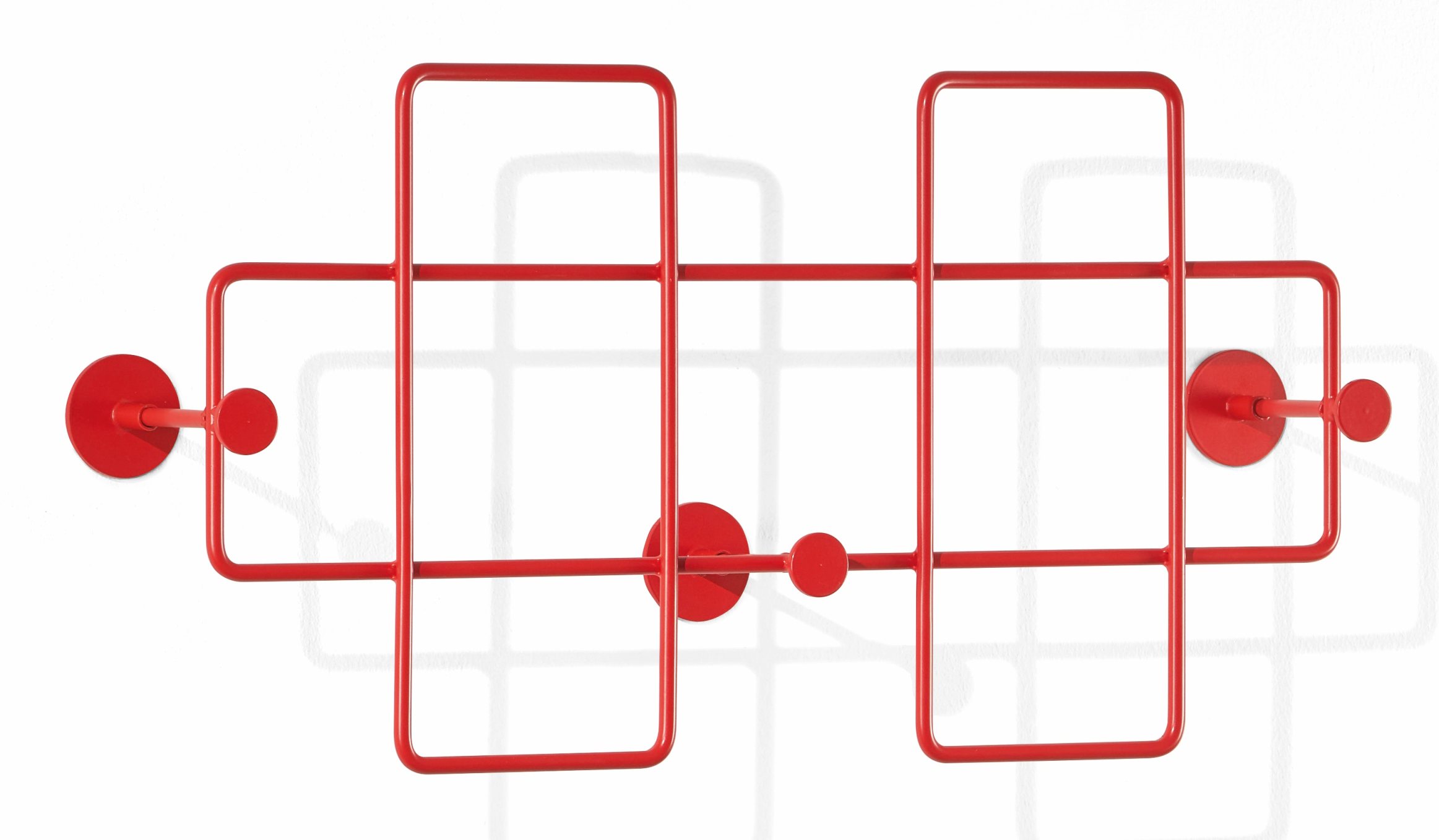 Bazar Wandgarderobe in Blutorange von Richard Lampert: Moderne, rote Metallgarderobe mit Haken.