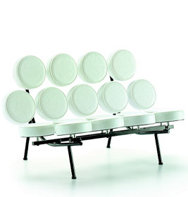 Weißes Marshmallow Sofa Miniatur von Vitra, Designklassiker für Sammler und Liebhaber.