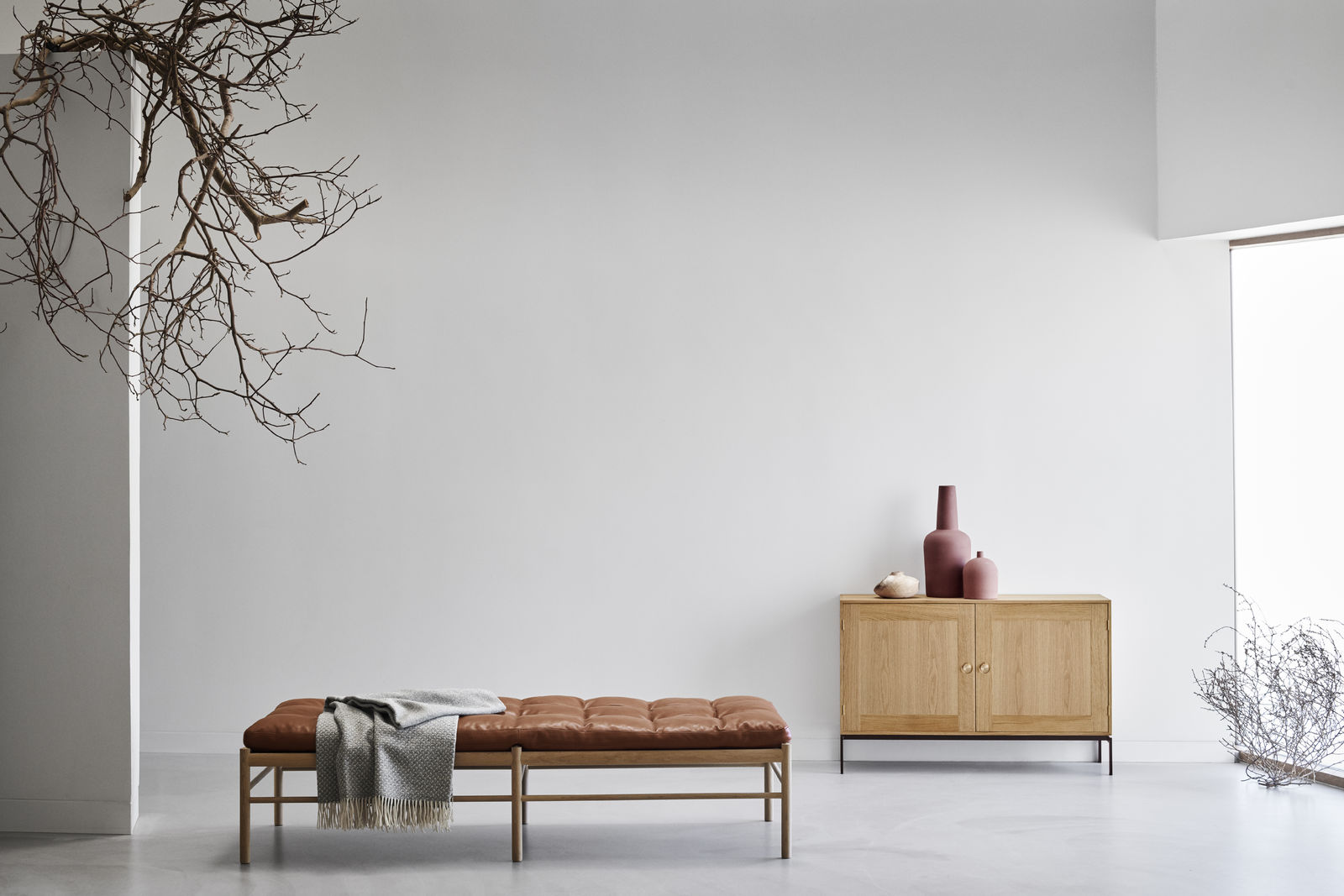 FK63 Bücherregal System Horizontal 36 cm von Carl Hansen & Søn im minimalistischen Wohnraum.