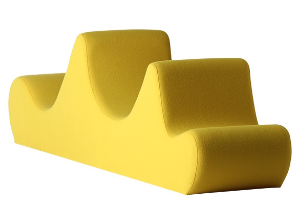 Gelbes Welle 3 Sofa von Verpan, ein modernes 3-Sitzer Sofa mit wellenförmigem Design.
