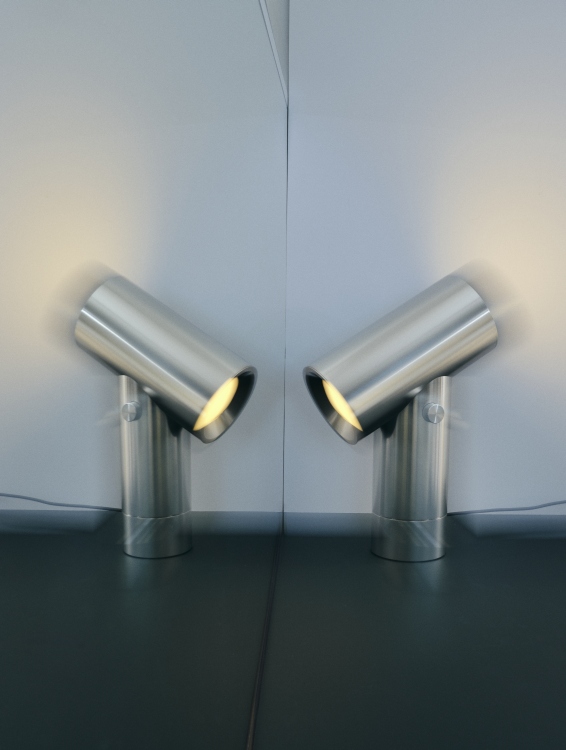 Beam Lamp Tischleuchte H 45 cm / Aluminium poliert Muuto