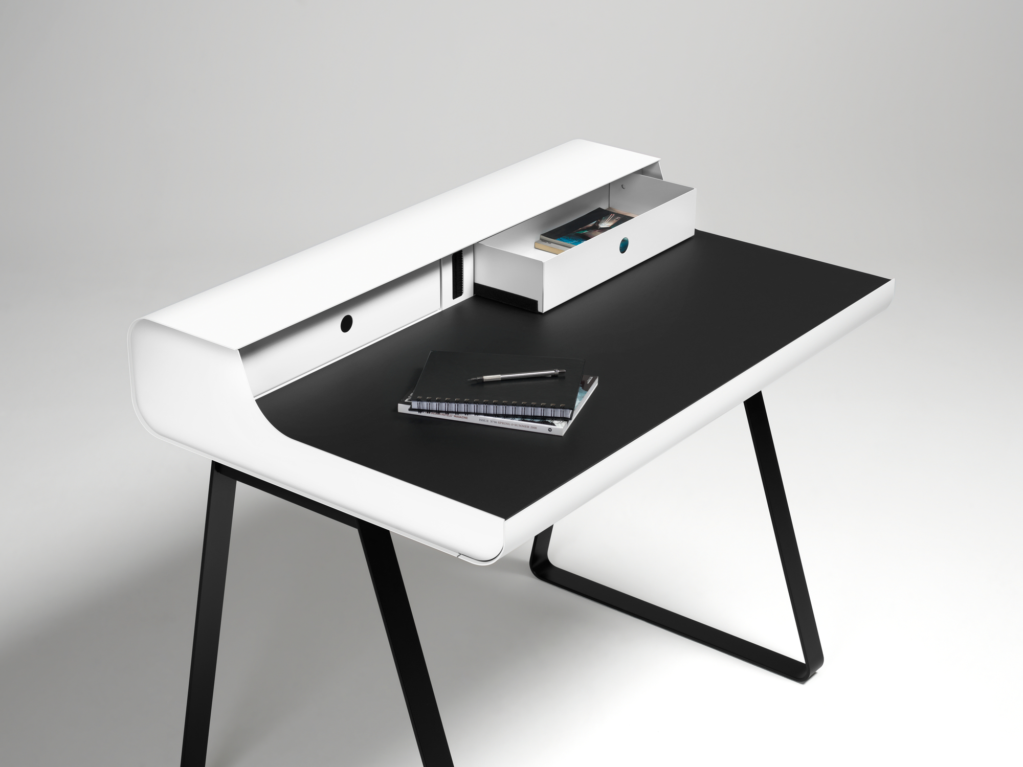 PS10 Sekretär von Müller Möbelfabrikation in Weiß und Schwarz mit Schubladen und schwarzem Tischblatt.