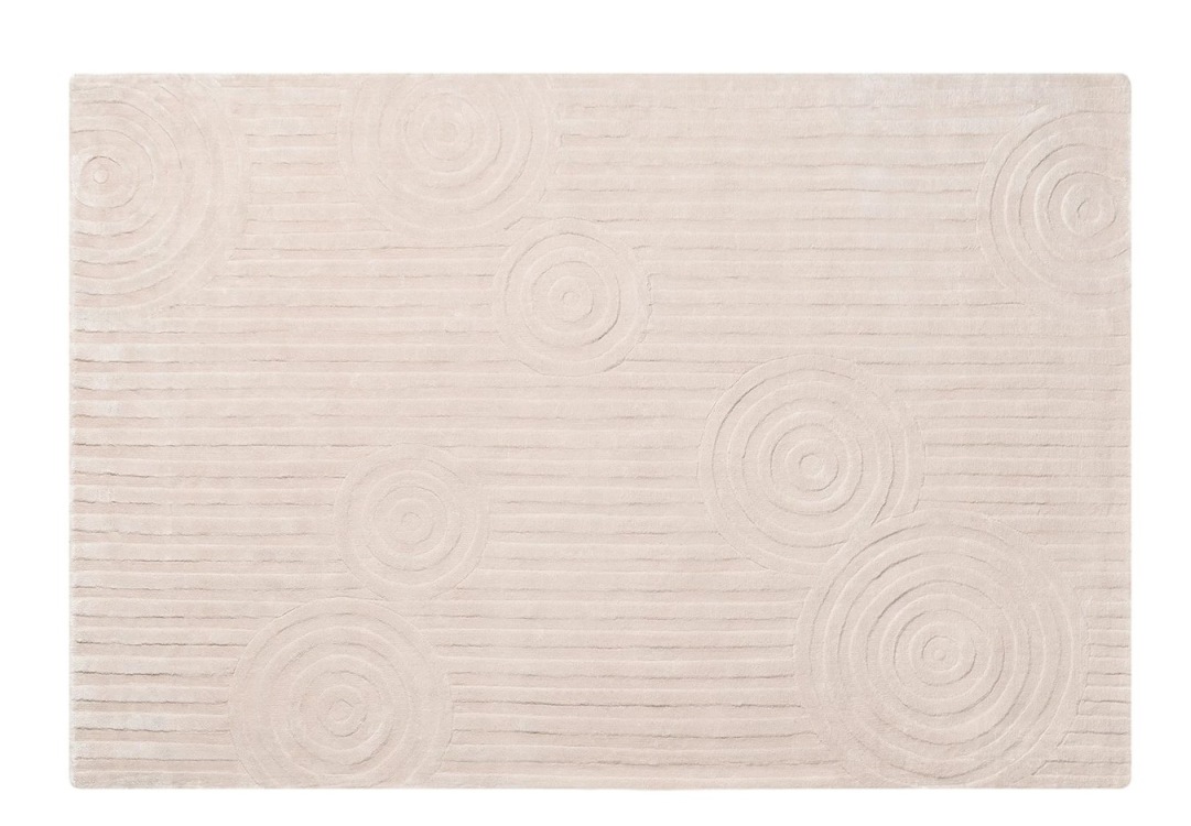 Beiger Blomus Uzu Rug Teppich 160x240 cm mit modernem Kreis- und Streifenmuster für Wohnzimmer.