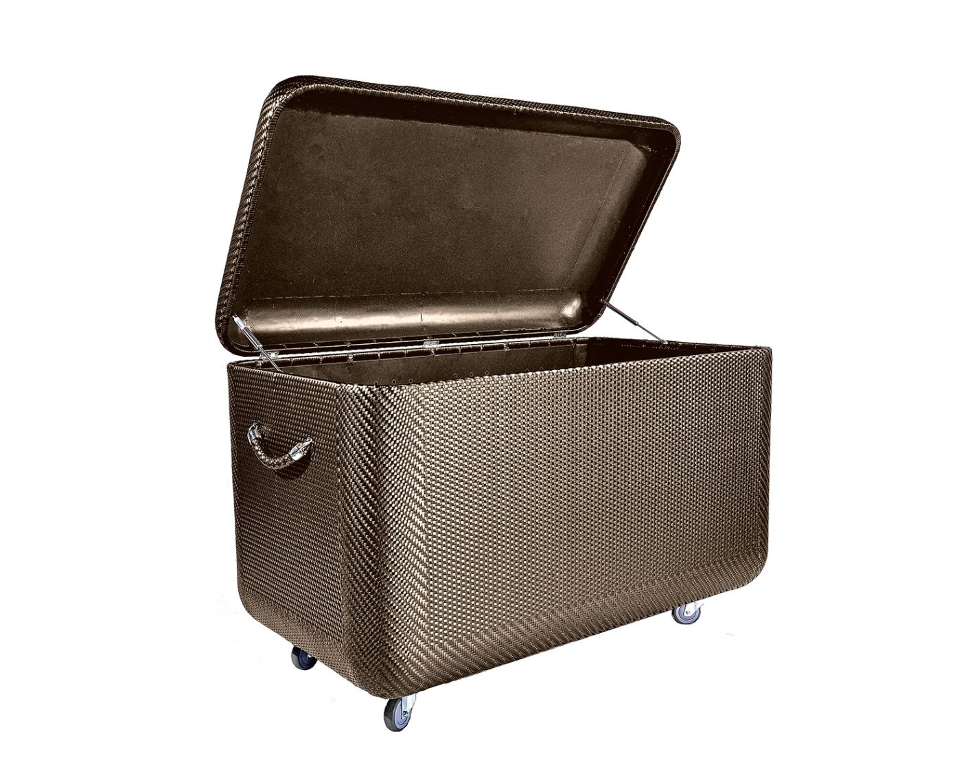 Geöffnete La Malle Kissentruhe XL von Dedon in Braun, mit Rollen und Tragegriffen.