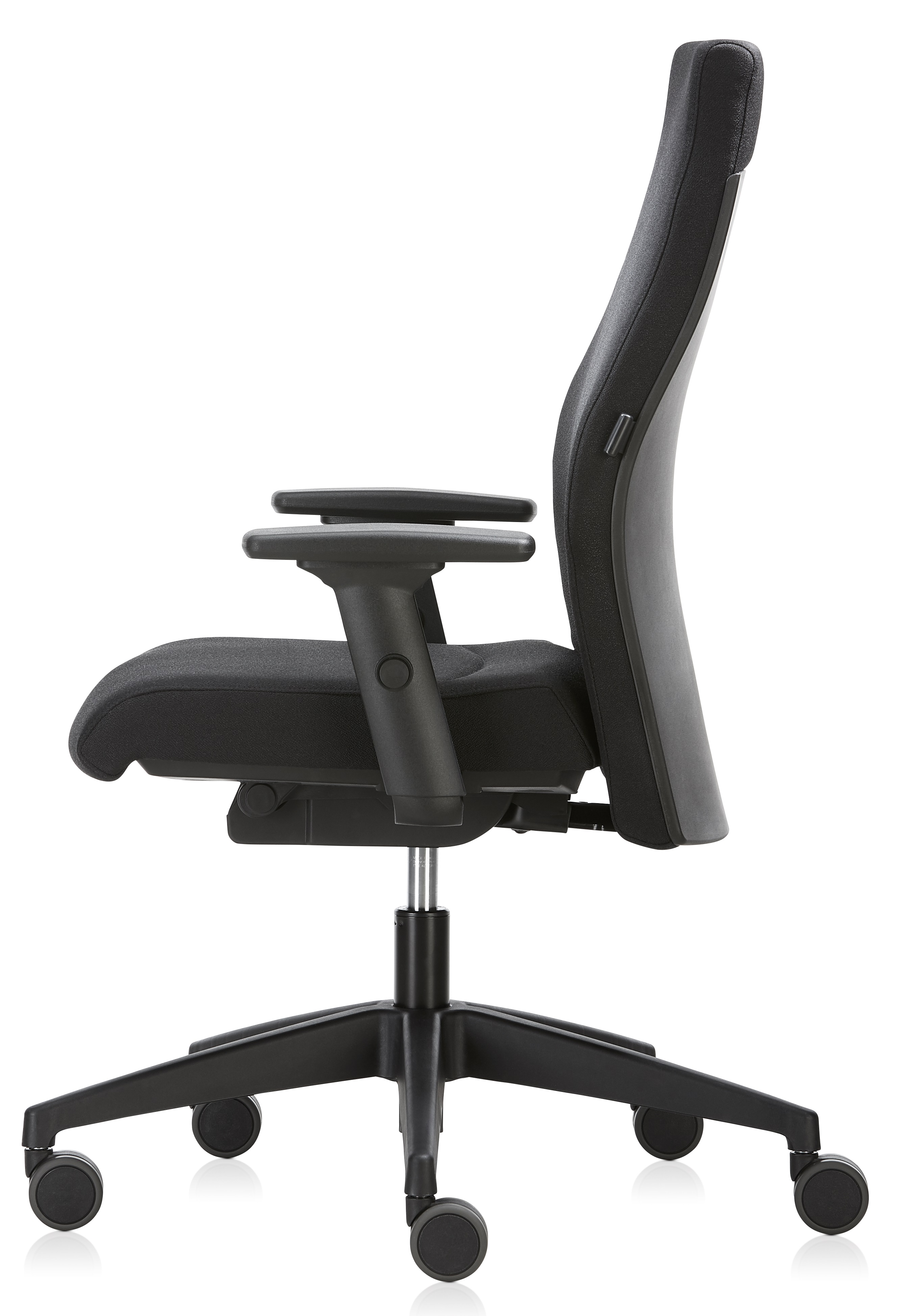 Schwarzer Famos Drehstuhl von Interstuhl, ergonomischer Bürostuhl mit Armlehnen und Rollen, Seitenansicht.