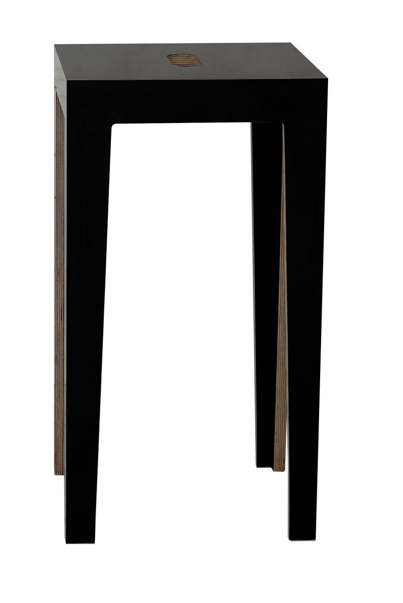 Schwarzer HUGO Barhocker mit quadratischer Sitzfläche und schlanken Beinen, modernes Design für Küche oder Bar.