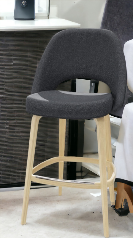 Saarinen Barhocker von Knoll International, grauer Bezug, helle Holzbeine, H 114 cm, modernes Design.