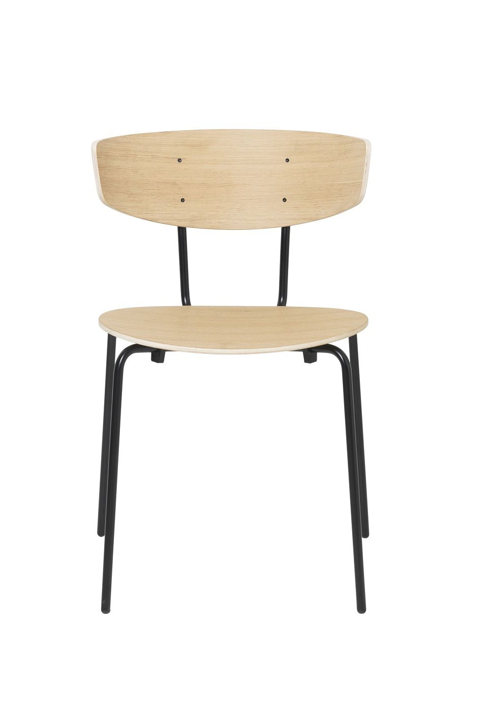 Heller Holzstuhl mit schwarzem Metallgestell, Herman Chair von Ferm Living, Frontansicht.