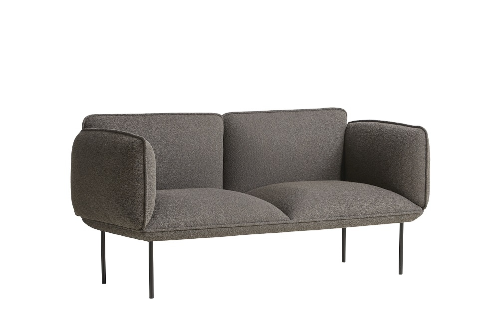Nakki Sofa: Graues 2-Sitzer Sofa von Woud mit minimalistischem Design und schwarzen Metallbeinen.