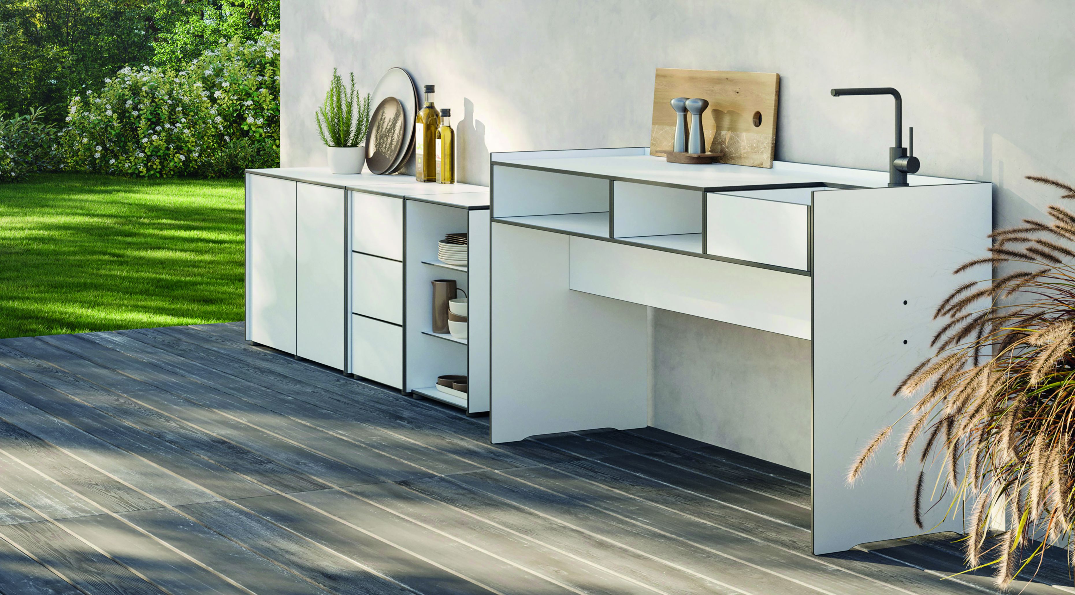 Ordo Gartenschrank von Conmoto in Taupe: Moderner Outdoor-Küchenschrank mit Arbeitsfläche und Stauraum.