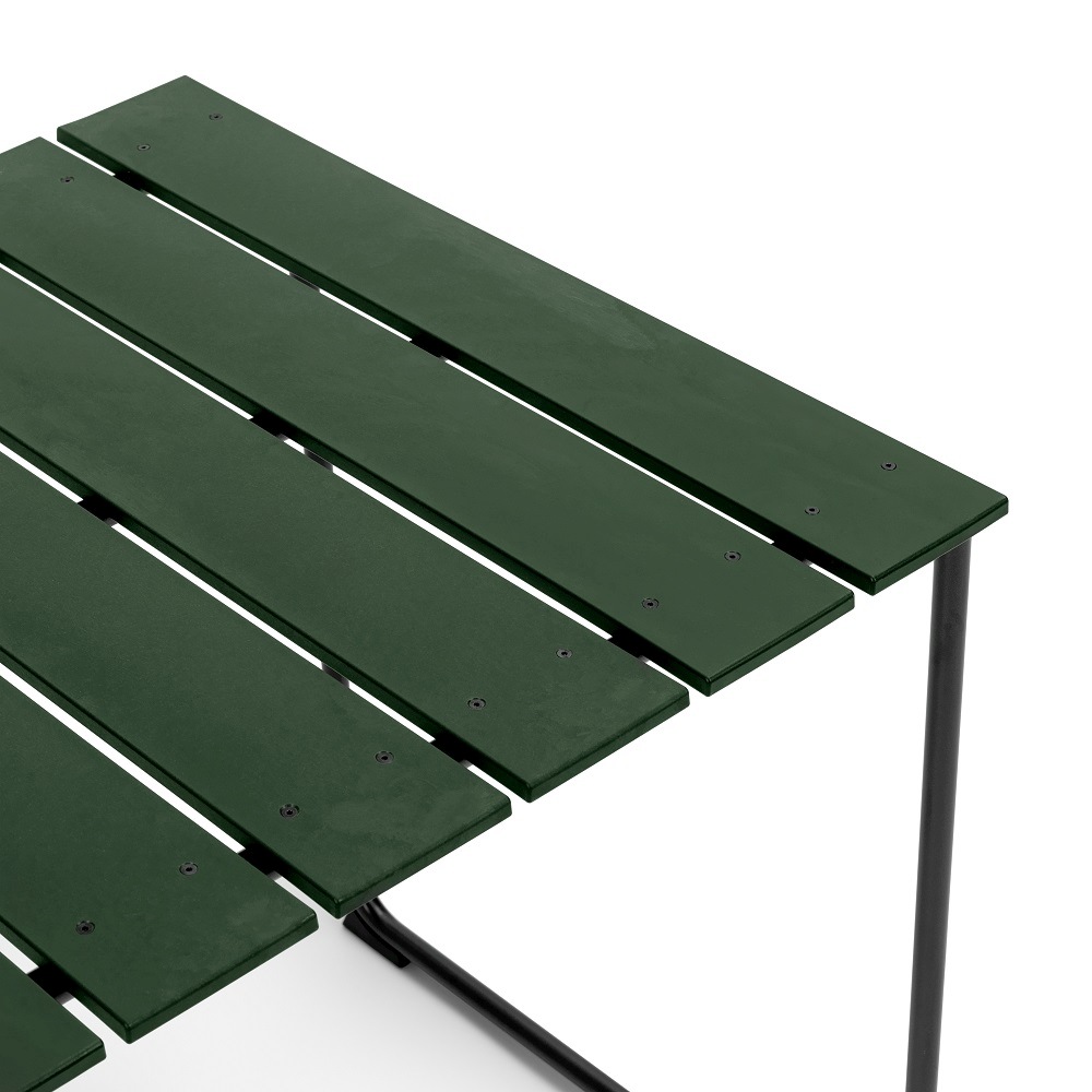 Detailaufnahme des grünen Ocean Table Outdoor Tischs für 4 Personen von Mater OC2.
