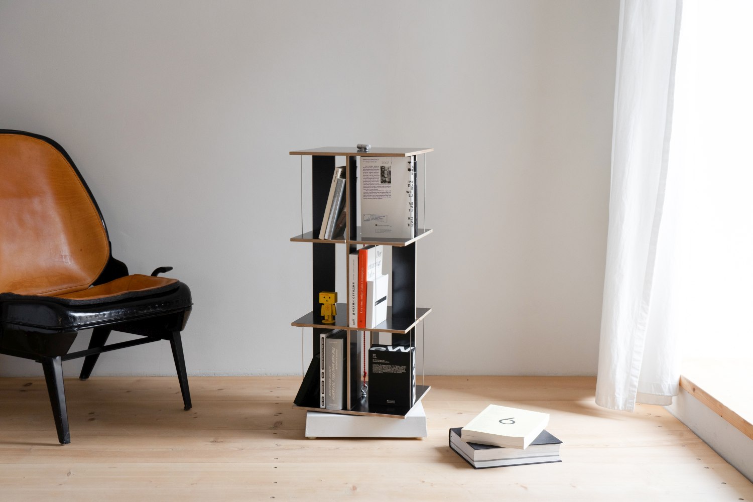 Buchstabler Bücherturm, DVD-Regal Nils Holger Moormann