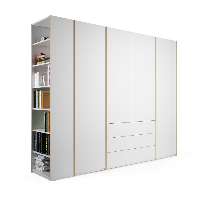 Weißer MODULAR PLUS Schrank von Müller Möbelwerkstätten mit Anbauregal links, Bücher und Schubladen.