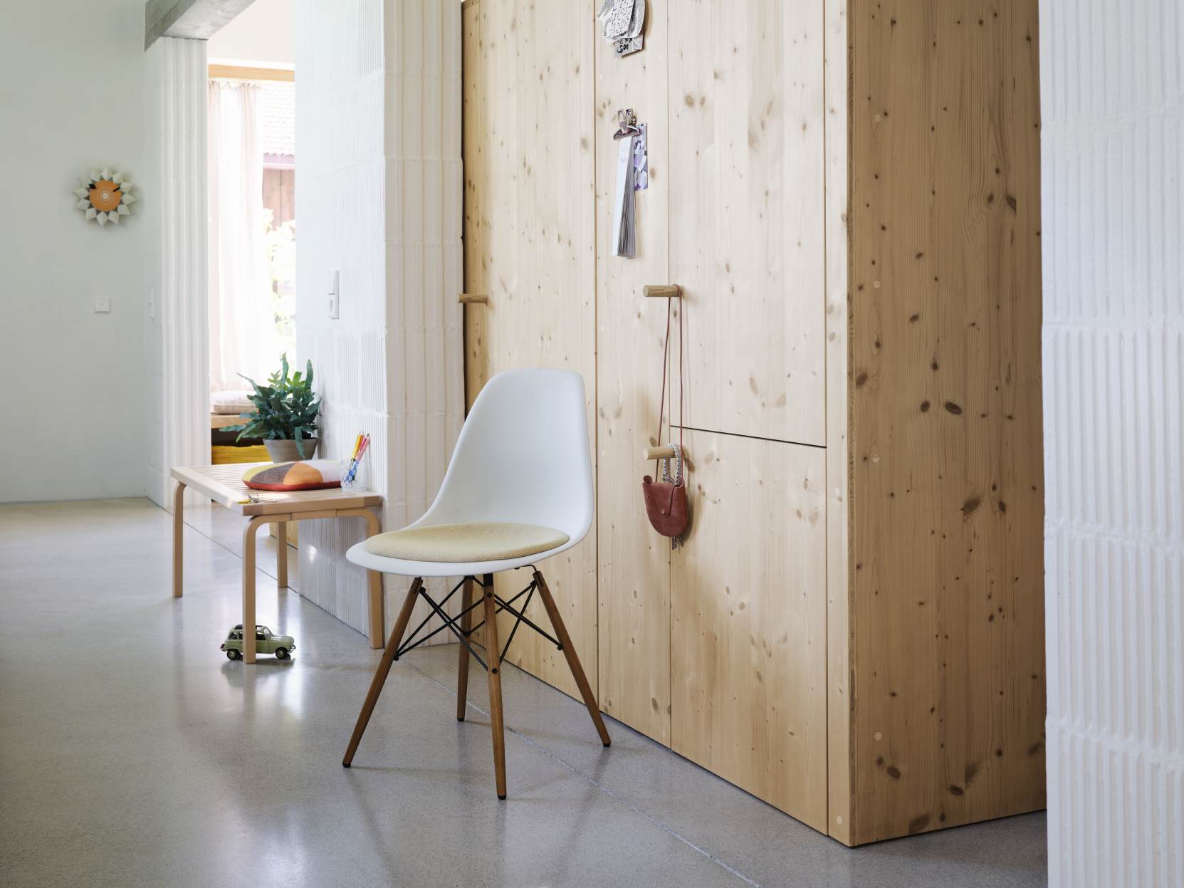 Diamond Markers Clock Wanduhr Weiß Vitra