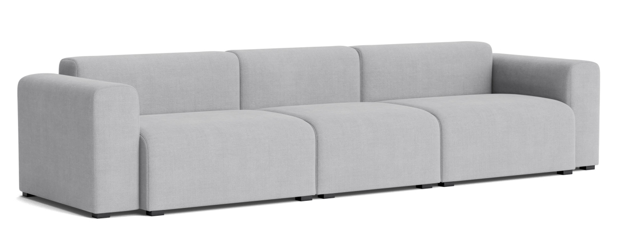 Helles, modernes Mags Sofa mit drei Sitzen und niedriger Armlehne von Hay.