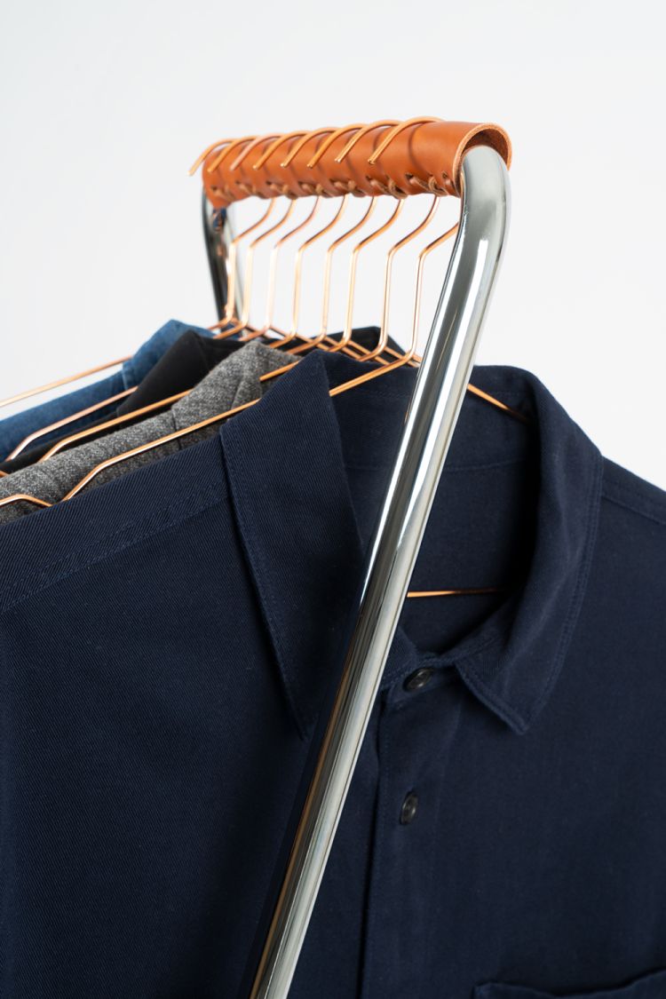 Z10 Fahrrad- und Garderobenständer schwarz mit Manschette in Cognac Tecta