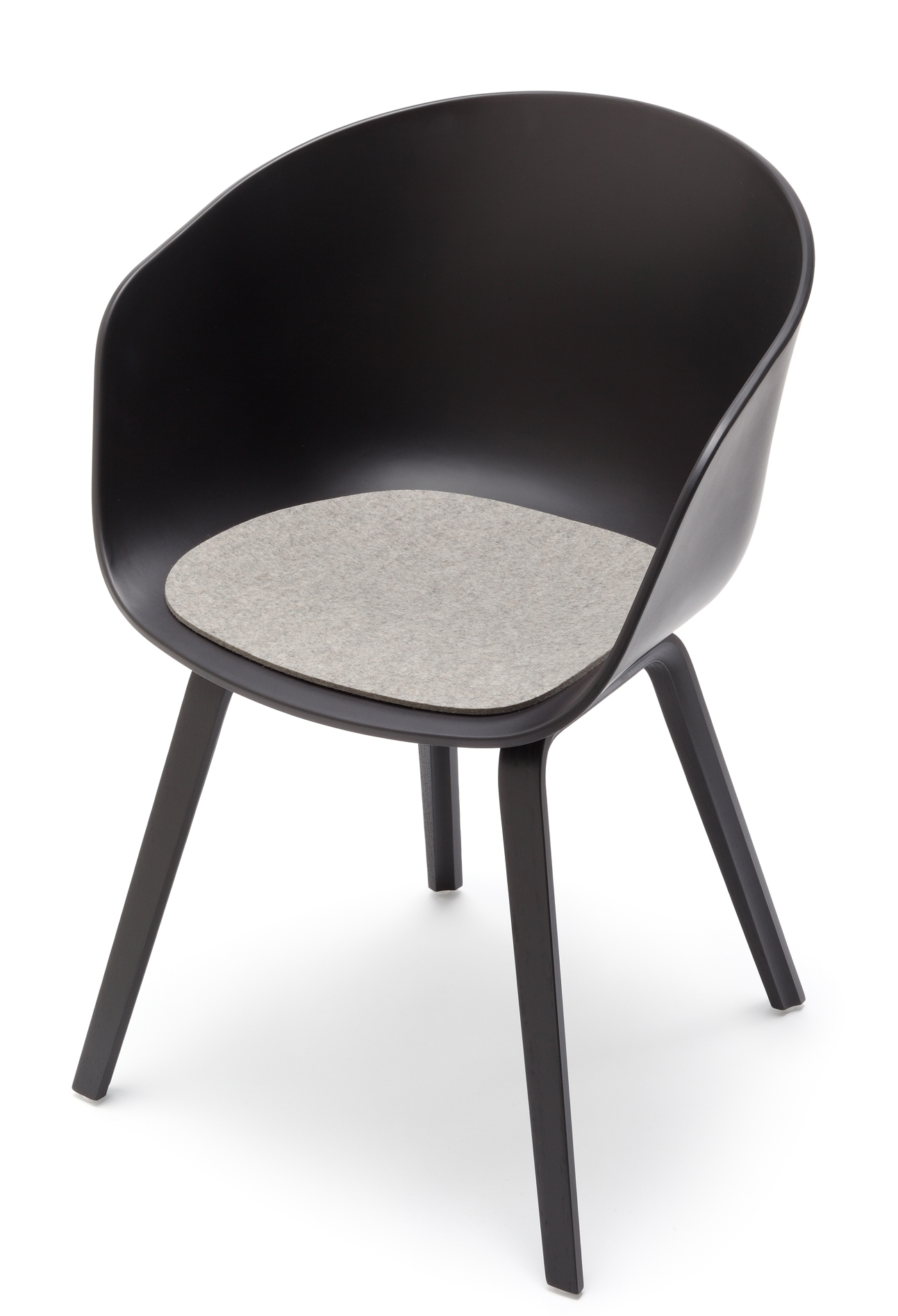 Schwarzer About A Chair AAC22 Stuhl mit hellmelierten Filzauflage von Hey Sign für bequemes Sitzen.