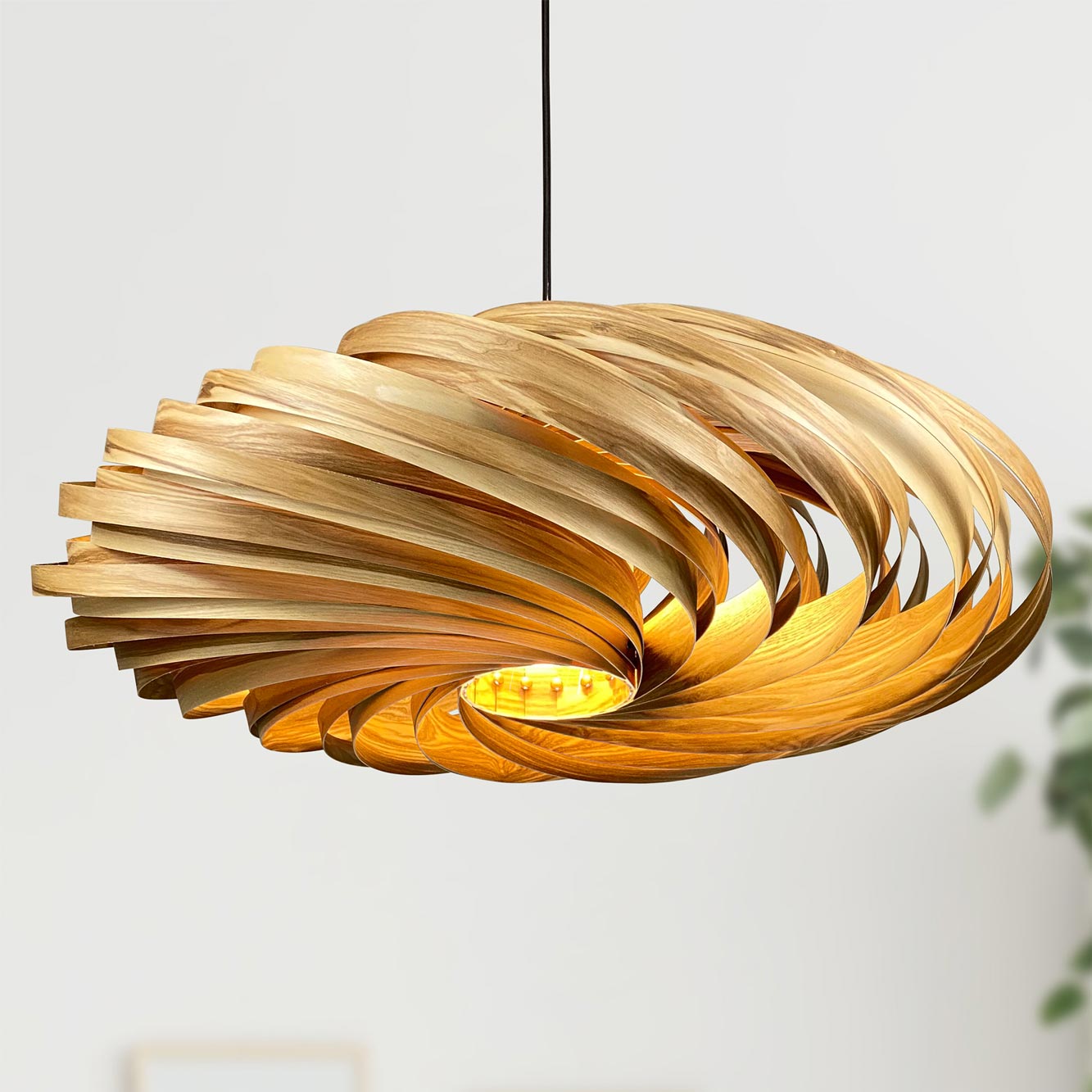 Veneria Hängeleuchte aus Olivesche, moderne Holzlampe mit spiralförmigem Design für Wohnzimmer und Esszimmer.