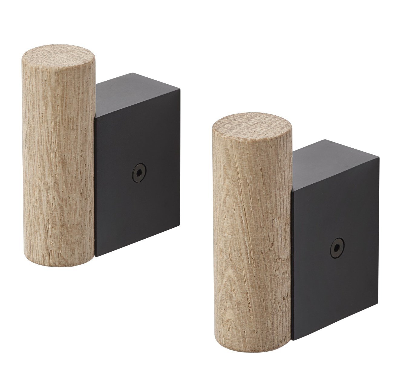 Zwei Muuto Attach Coat Hook Wandhaken aus hellem Holz und schwarzem Metall.
