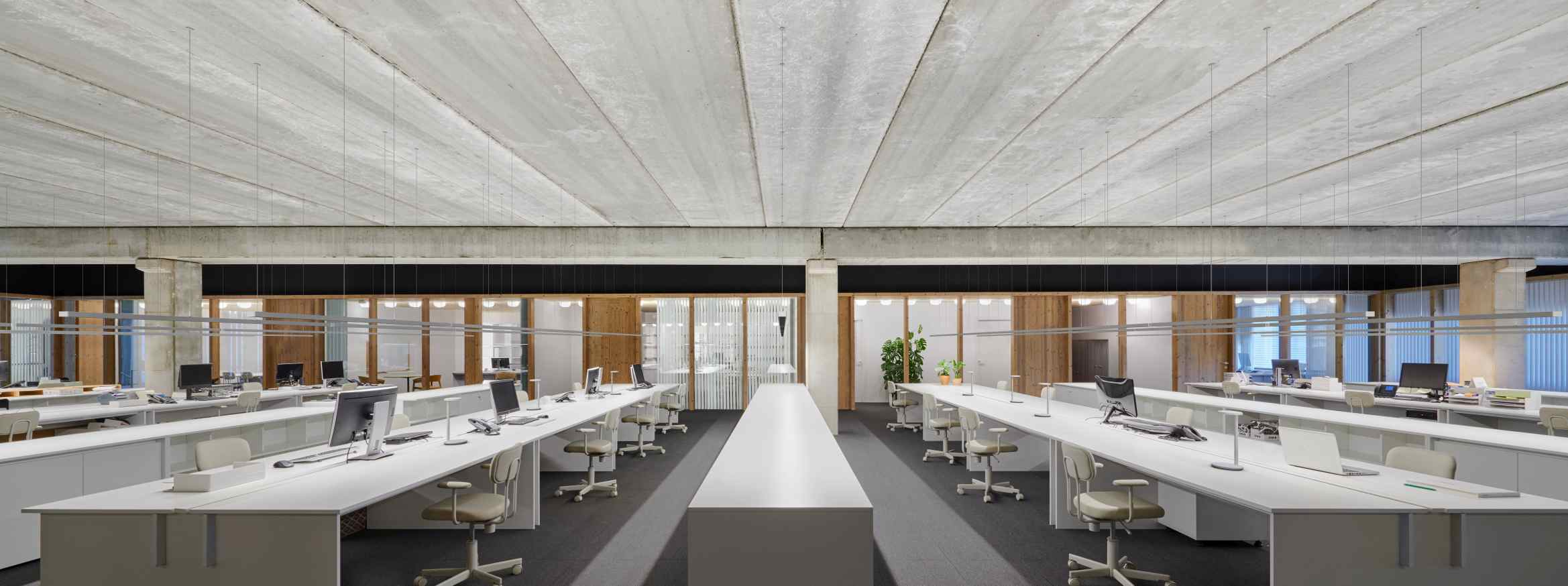 Oblique Qi Tischleuchte Flos