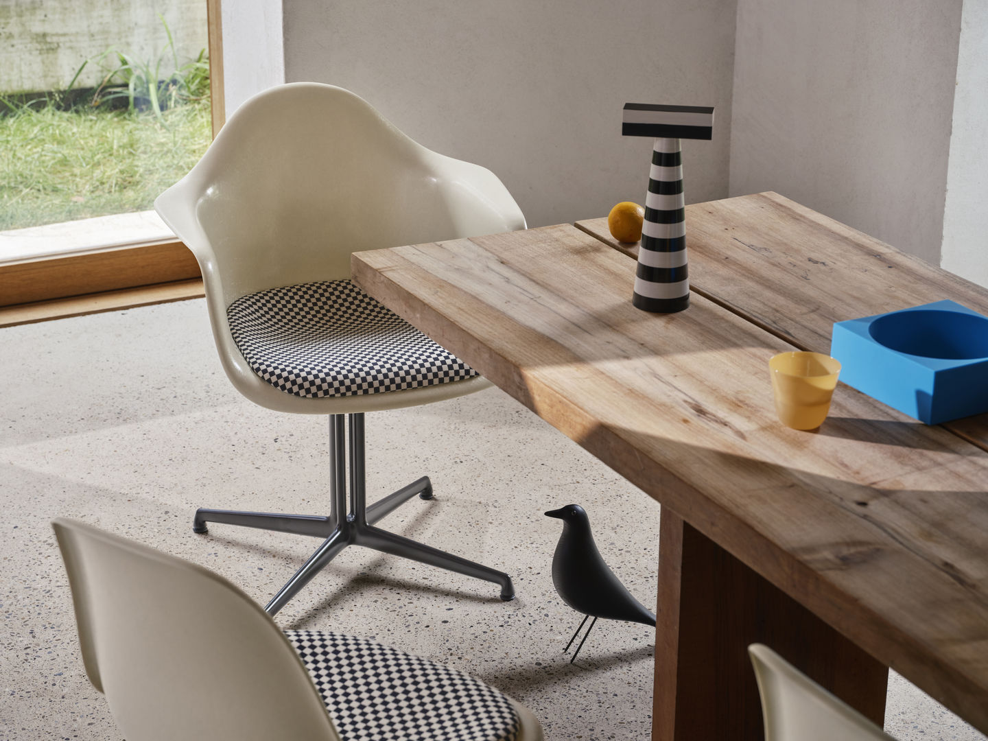 Eames Plastic Arm Chair DAL mit Sitzpolster Vitra