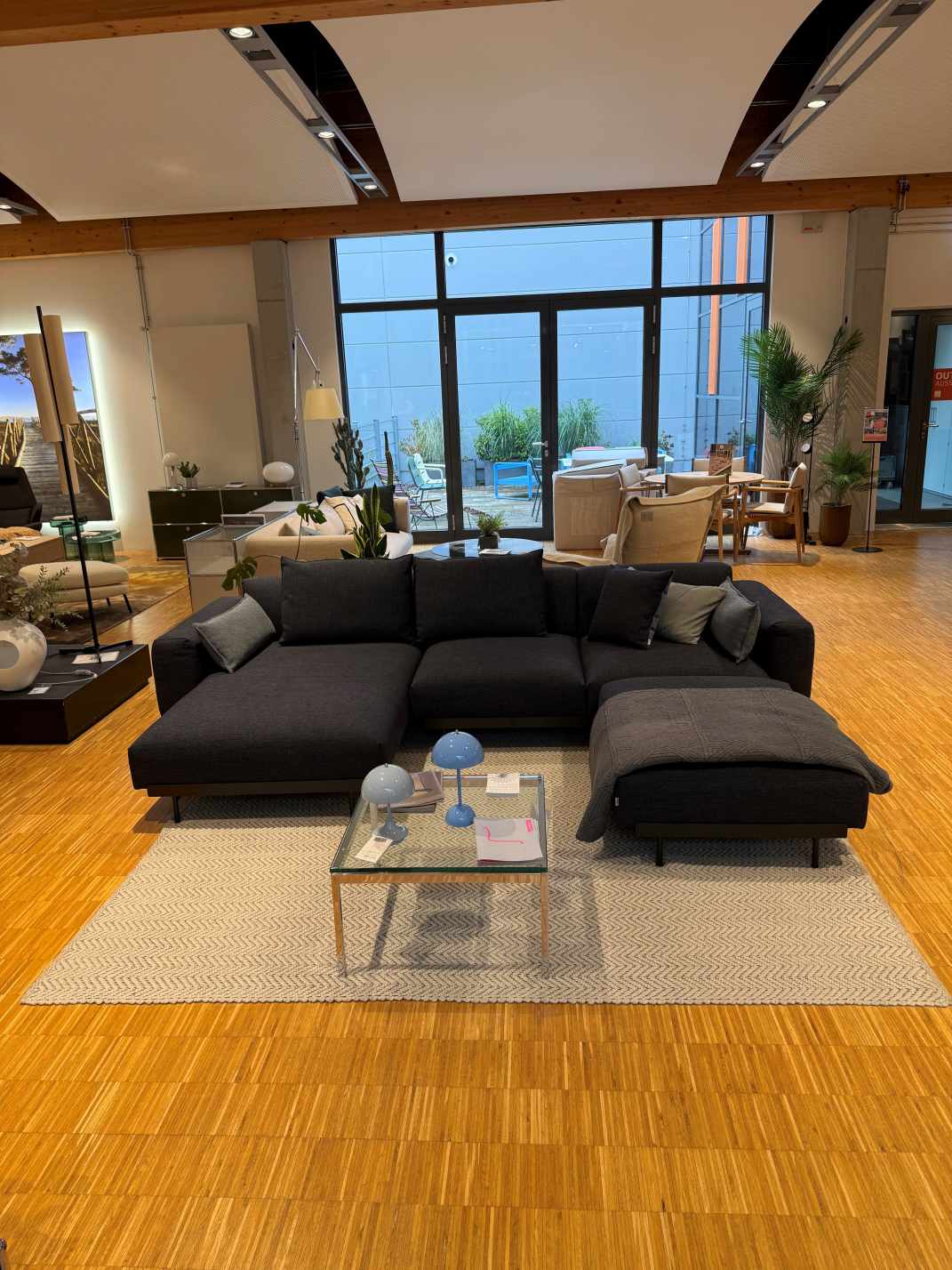 In Situ Modular Sofa 3-Sitzer Chaise Longue Configuration 7 mit Ottoman Muuto AUSSTELLUNGSSTÜCK