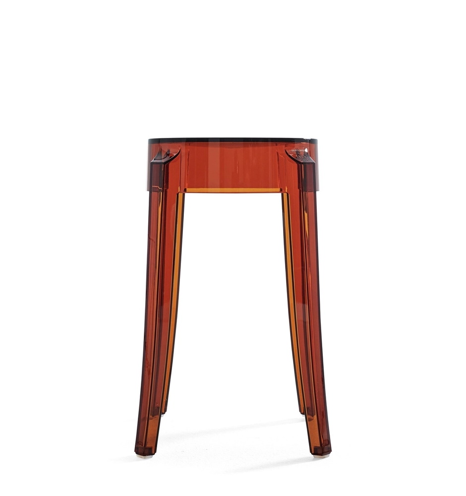 Brauner Charles Ghost Hocker von Kartell, transparent, moderner Design Hocker für Wohnzimmer und Küche.