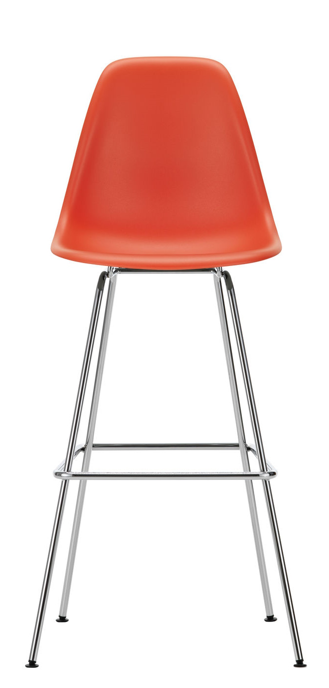 Oranger Eames Barhocker mit Chromgestell, Ansicht von vorne. Design Barstuhl von Vitra.