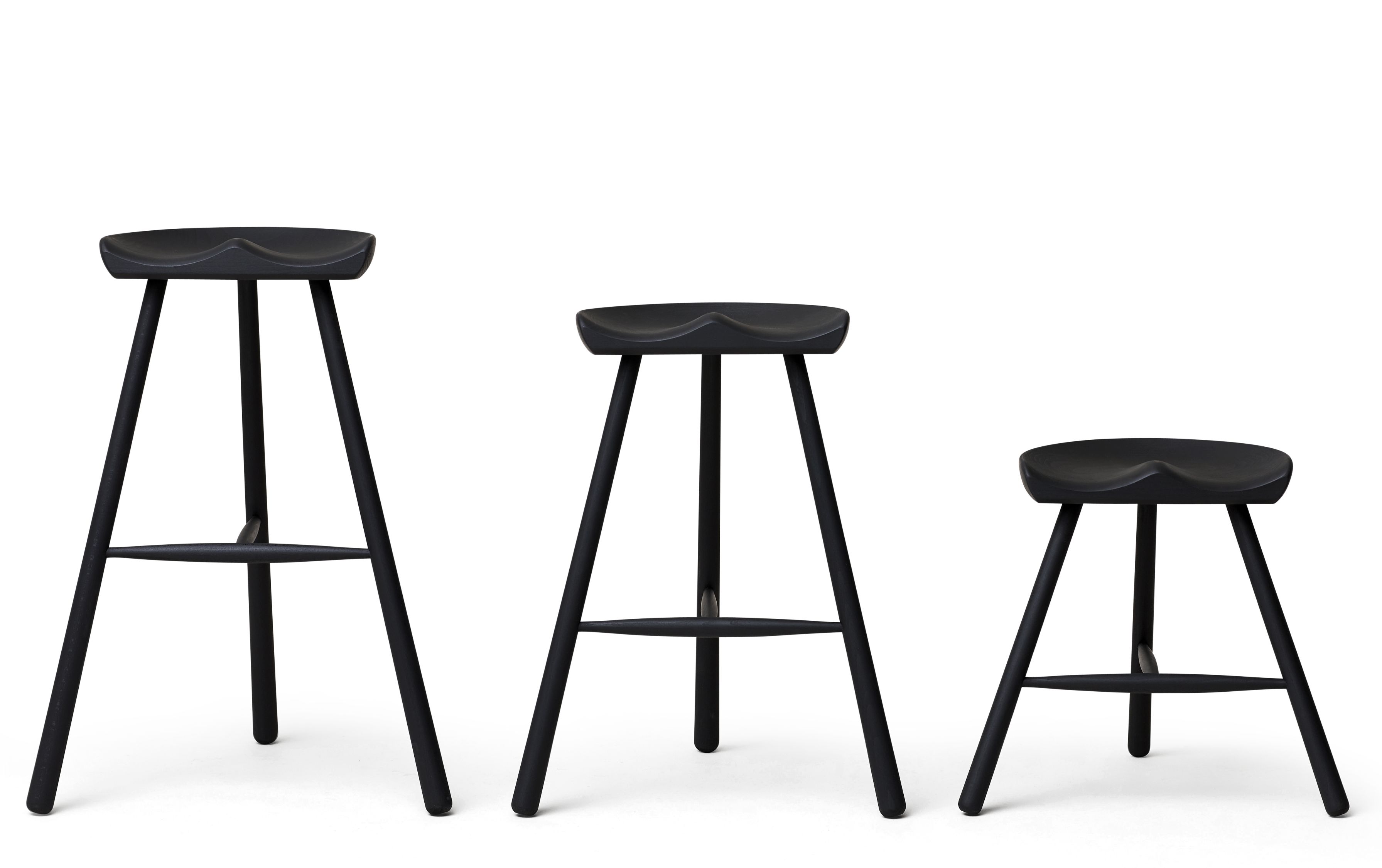 Drei Shoemaker Chair Hocker von Form & Refine, Buche schwarz gebeizt, verschiedene Höhen.