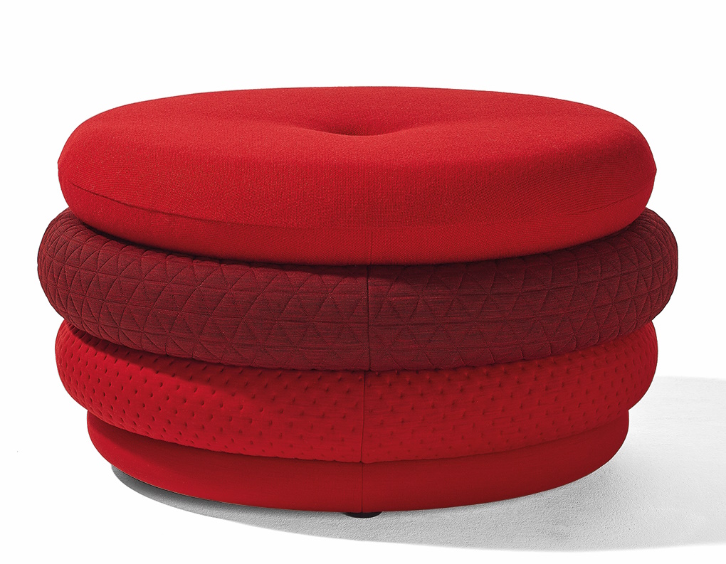 Roter Fat Tom Pouf von Richard Lampert: Moderner, runder Lounge Hocker ohne Beine.