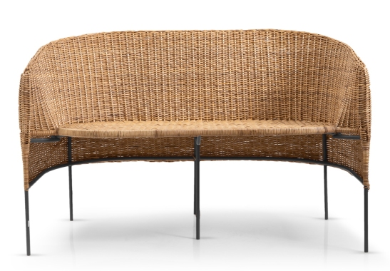 Caribe 2-Sitzer Bank aus Rattan für den Außenbereich mit schwarzem Metallgestell.