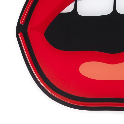 Detailaufnahme der roten Lippen Blow Wandleuchte von Seletti, moderne LED-Beleuchtung für Innenräume.