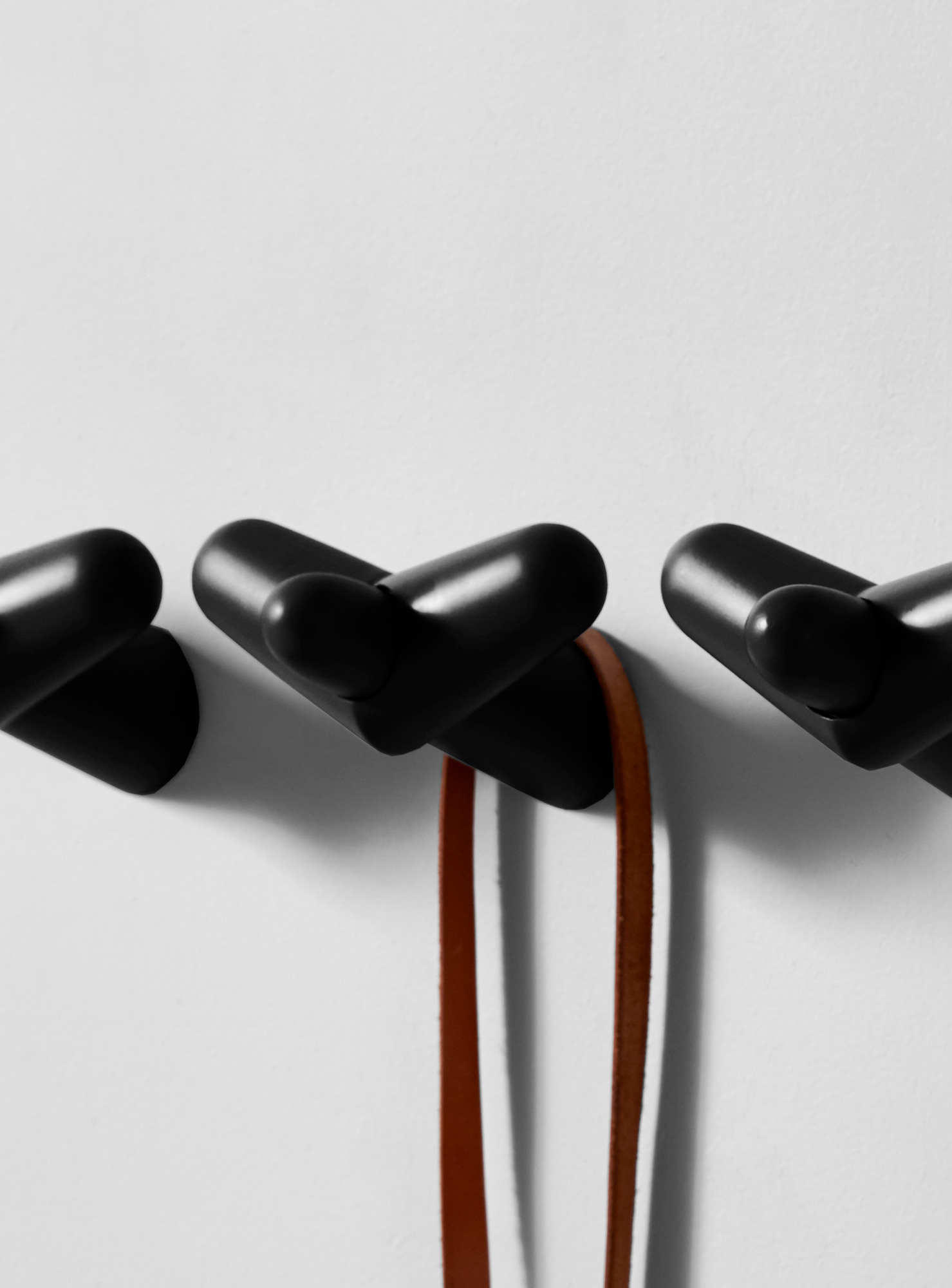 Tail Wing Haken Small Schwarz Lackierte Birke Woud EINZELSTÜCK