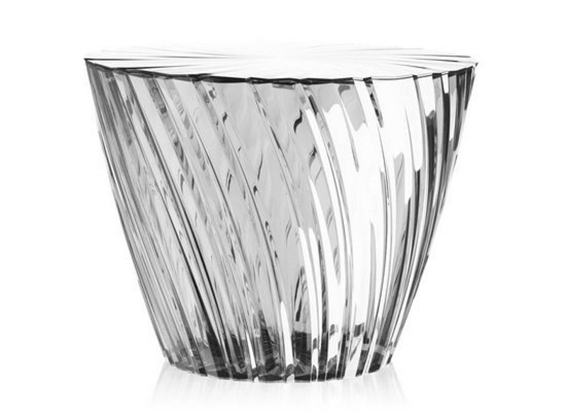 Sparkle Hocker von Kartell, transparenter Design Hocker / Beistelltisch aus Kunststoff. Modern und elegant.