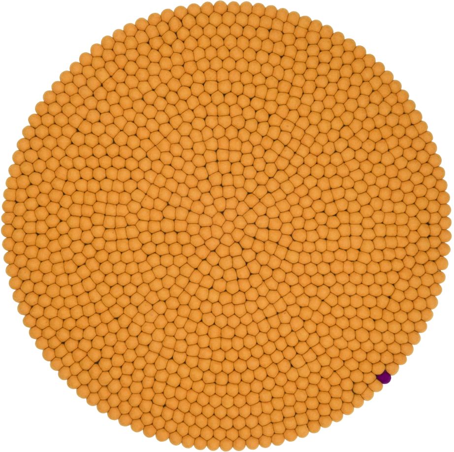 Ockergelber, runder Filzteppich (Big One) aus vielen kleinen Filzkugeln, Durchmesser 200 cm.