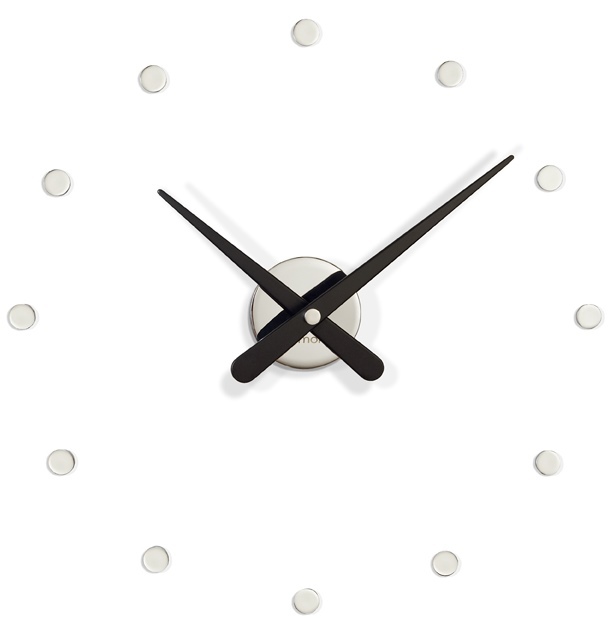 Rodón Mini L Wanduhr von Nomon, minimalistisches Design mit schwarzen Zeigern und runden Markierungen.