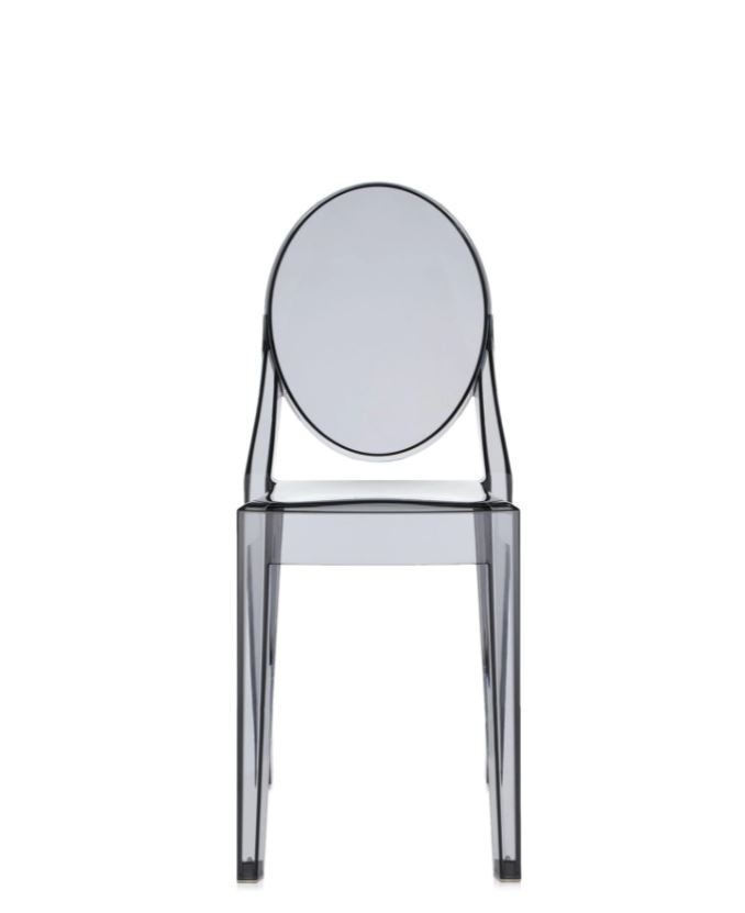 Victoria Ghost Stuhl von Kartell, transparent rauchgrau, moderner Designstuhl für Esszimmer und Wohnbereich.