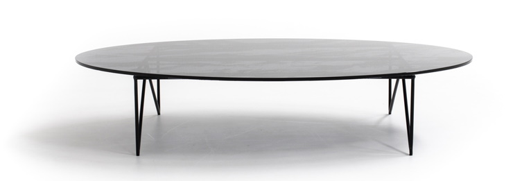 AeroZeppelin Tisch von Moroso Diesel, oval, grau mit schwarzem Metallgestell. Design Esstisch.